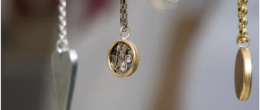 Should You Wear Silver Or Gold Jewellery?